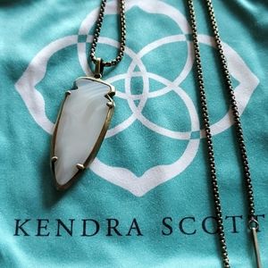 Kendra Scott necklace